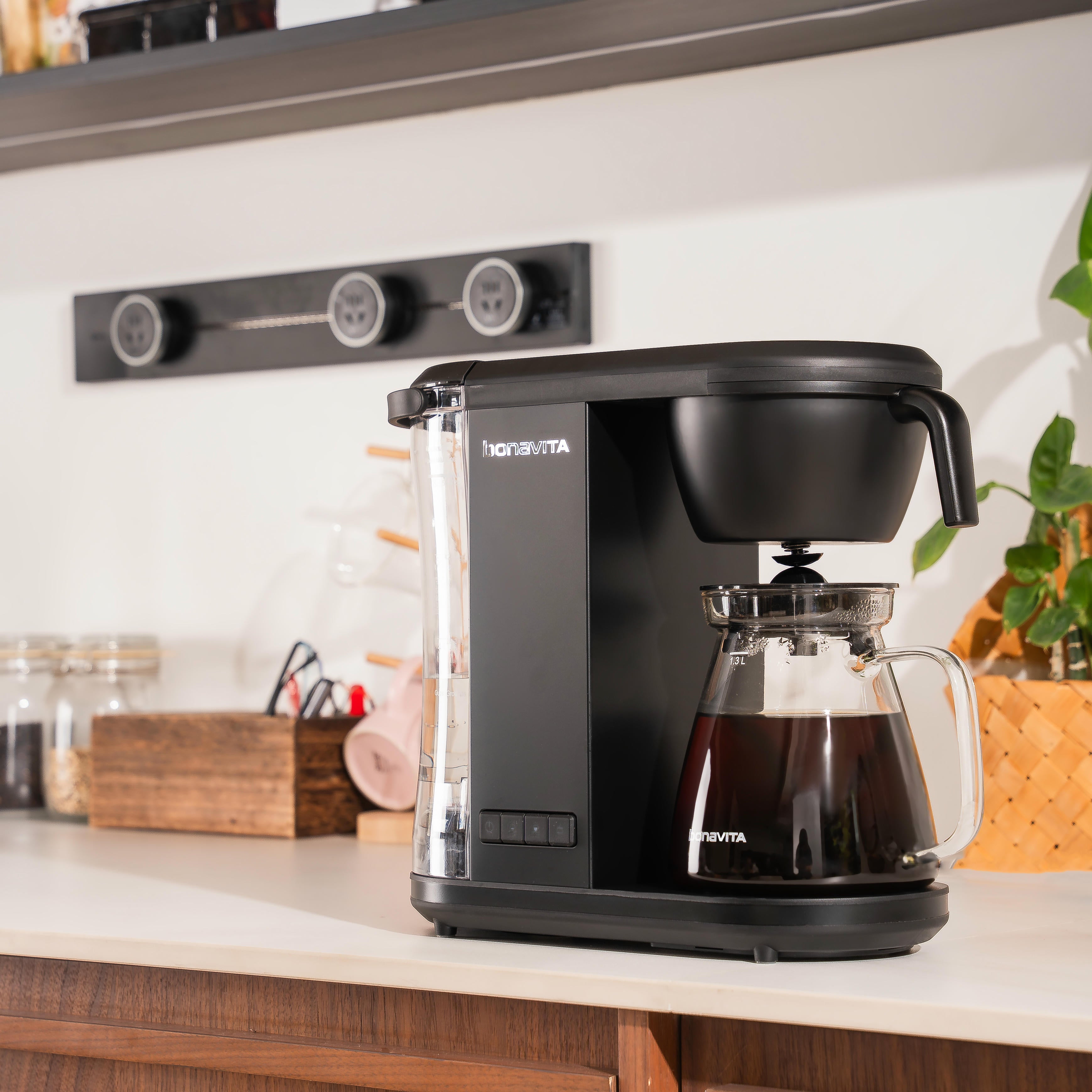 Enthusiast 8-Cup Drip Coffee Brewer with Thermal or Glass Carafe – 1.3L