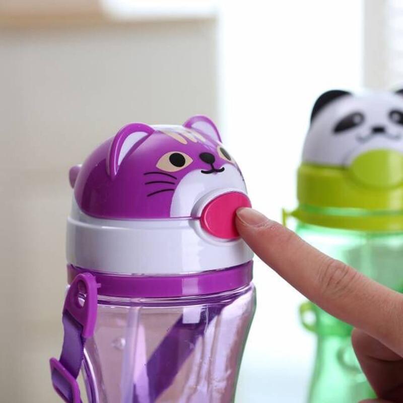 ベビー用漫画柄ドリンクウォーターストローカップ、子供用かわいいジューストレーニングボトル、乳児用飲む練習ボトル