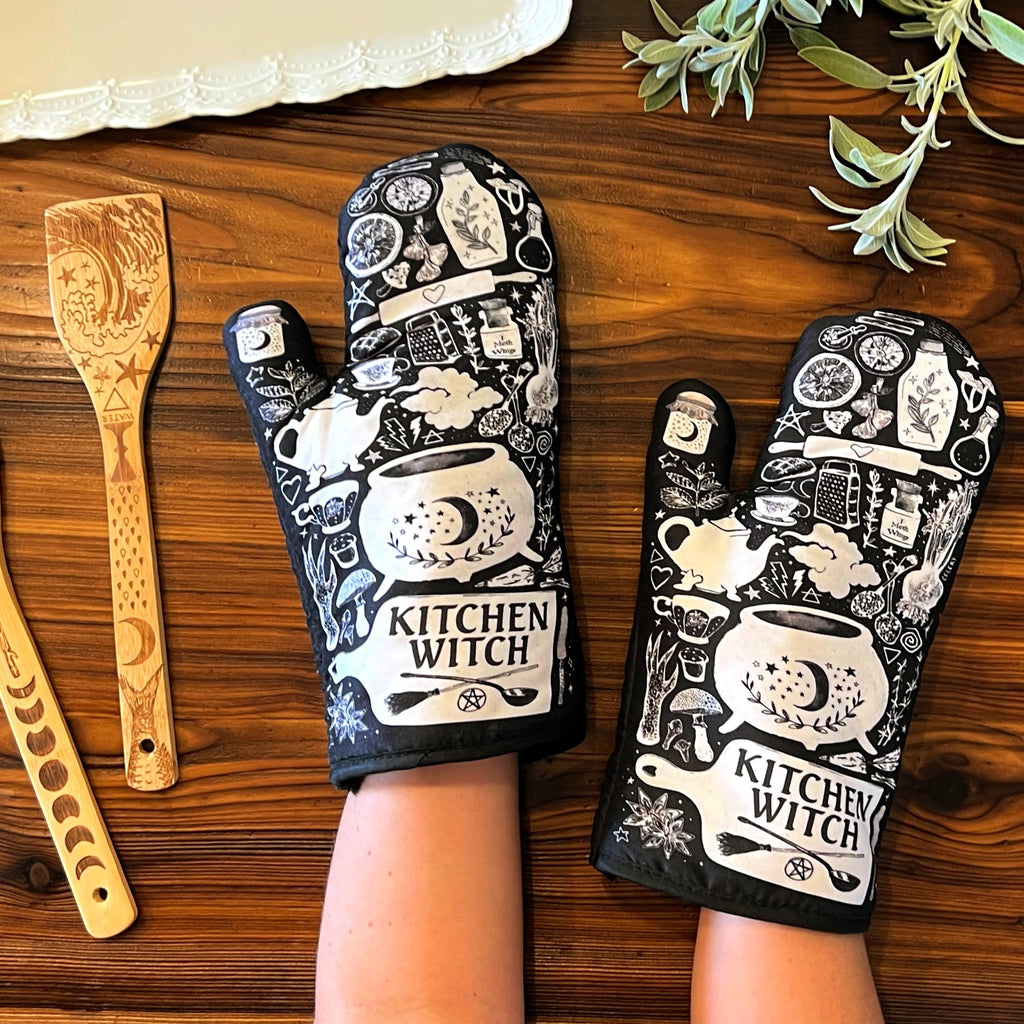 Kitchen Witch Oven Mitt Set – Heat Resistant Baking Gloves