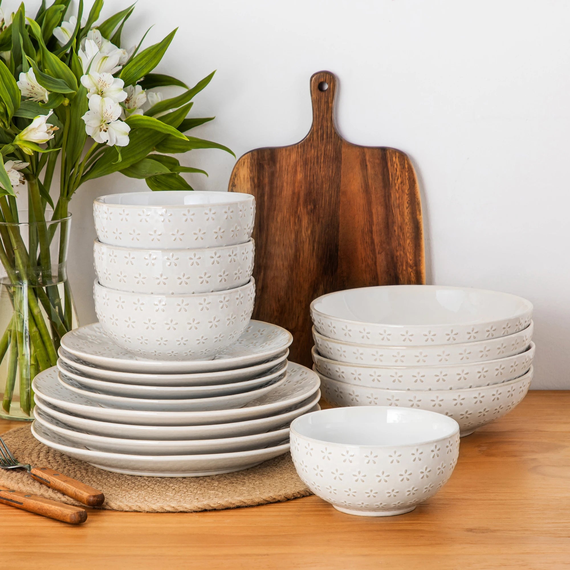MALACASA LYDIA 16/32 Piece Stoneware Plates Dinner Set White Embossment Dinnerware Set with 6pcs Dinner plate/Dessert/Bowl/Soup