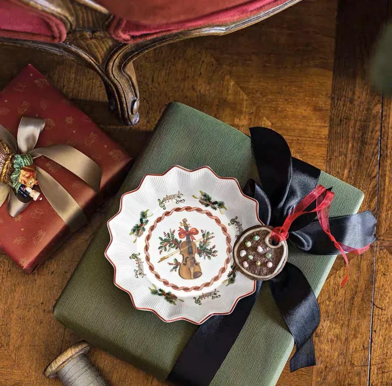 DecorBites™ Weihnachtsgeschirr-Set: Teller, Tablett, Tassen, Schalen und Schüsseln