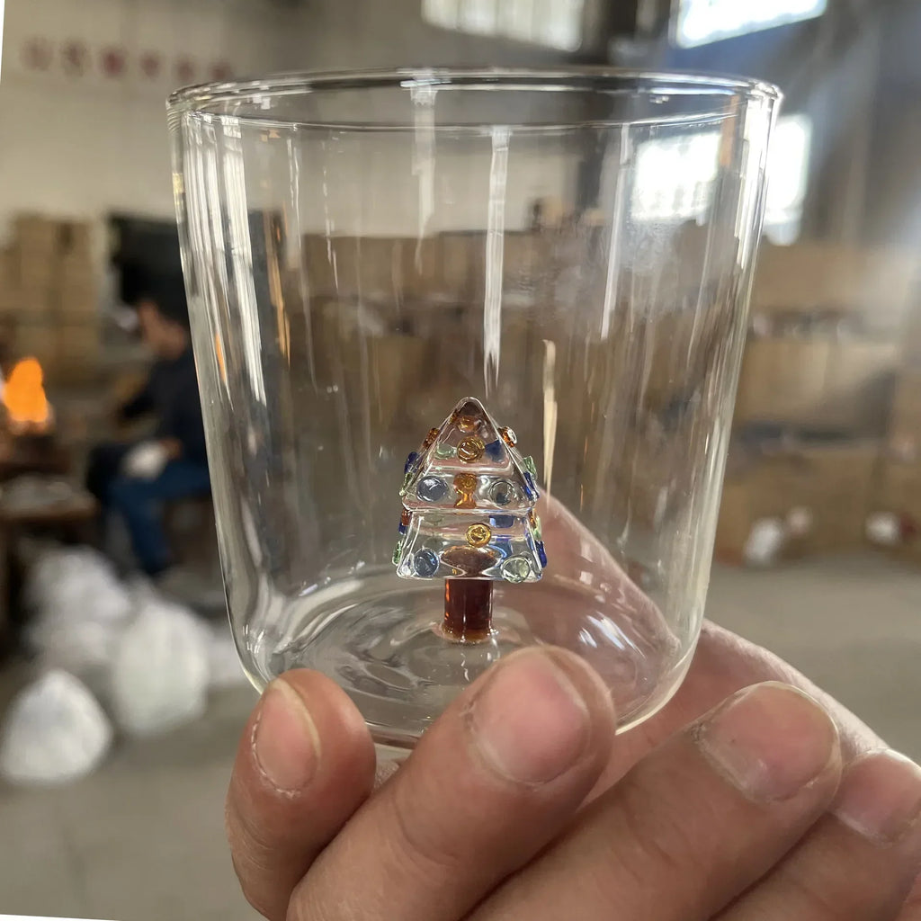 DecorBites™ 300ml 3Dクリスマスツリーワイングラスカップ - エレガントなホリデーギフトドリンクグラス