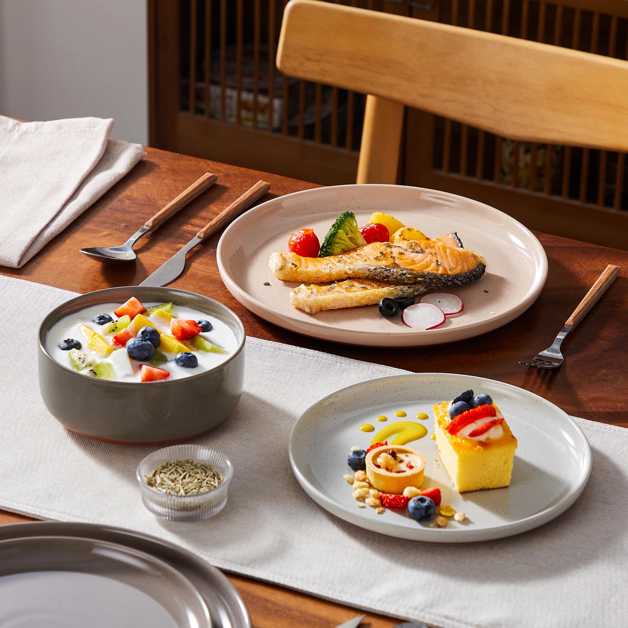 MALACASA TARA 12/24ピース食器セット 曲線エッジ ごま釉せっ器プレートセット ディナープレート/デザート/ボウル 各4/6個