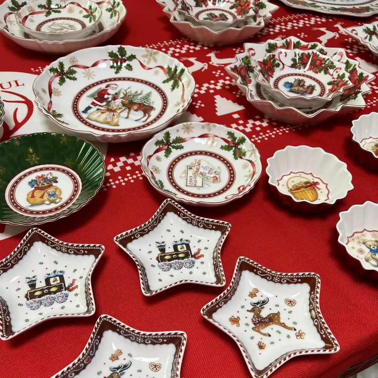 DecorBites Christmas Tableware & Dinnerware Set
