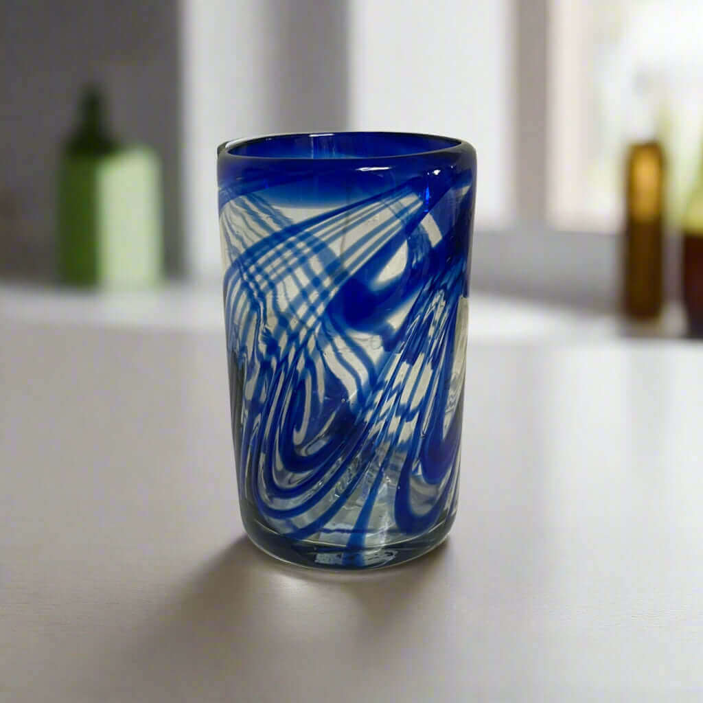 Blaues Swirl mundgeblasenes Glas | Mexikanischer Trinkbecher