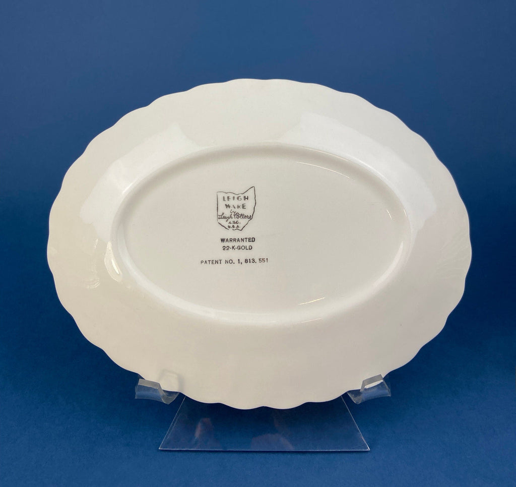 ビンテージ食器セット。Leigh Potters製Leigh Wake。4名様用：ディナープレート、サラダプレート、スープ/サラダボウル、大皿1枚、ティーカップ。