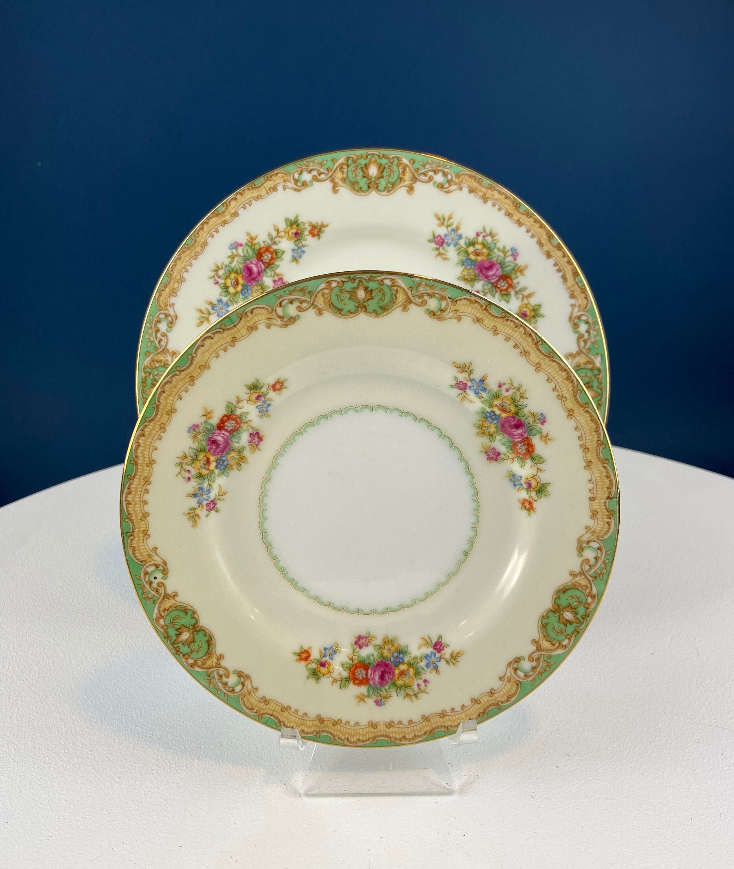 Mikado Fine China Geschirrset: Grünes florales Cottagecore-Geschirr