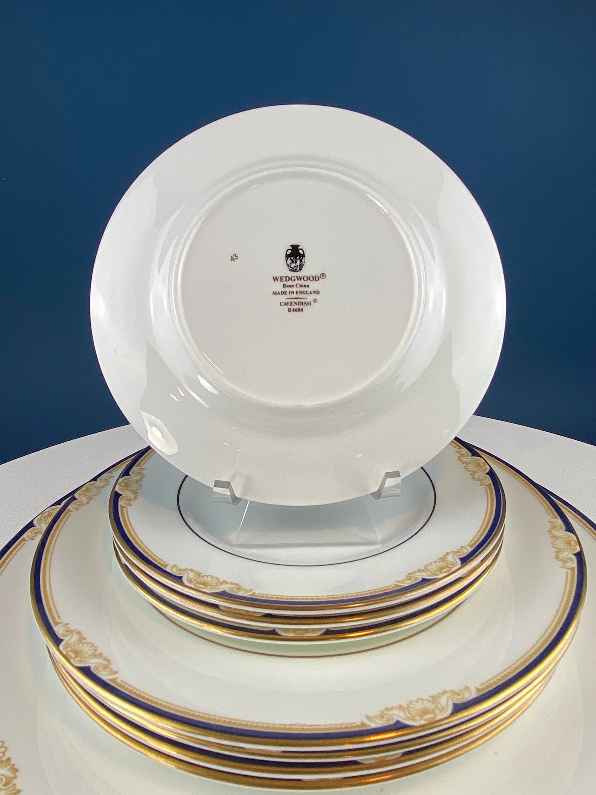 Wedgewood Cavendish Classic Dinnerware Set. 4 Settings: Dinner, Salad, Dessert or Bread Plates, Cups, and Saucers. 20-piece China.