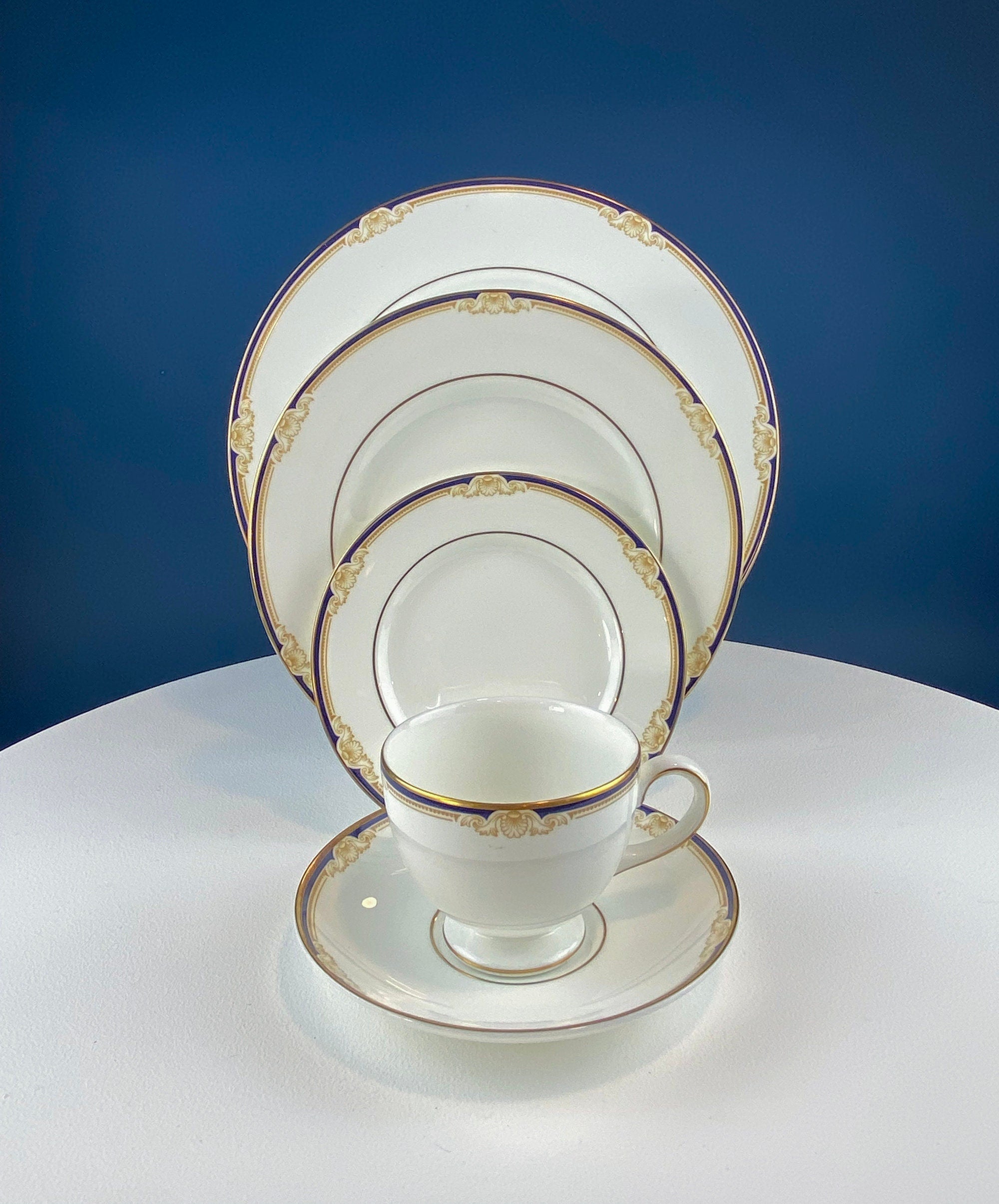 Wedgewood Cavendish Classic Dinnerware Set. 4 Settings: Dinner, Salad, Dessert or Bread Plates, Cups, and Saucers. 20-piece China.