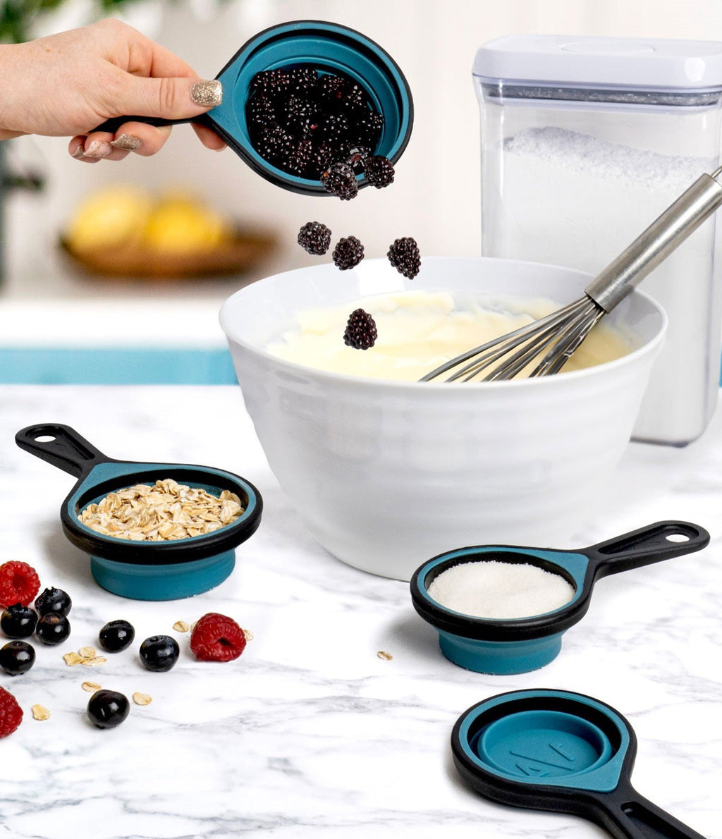 Krumbs Kitchen® 折りたたみ式シリコン計量カップ