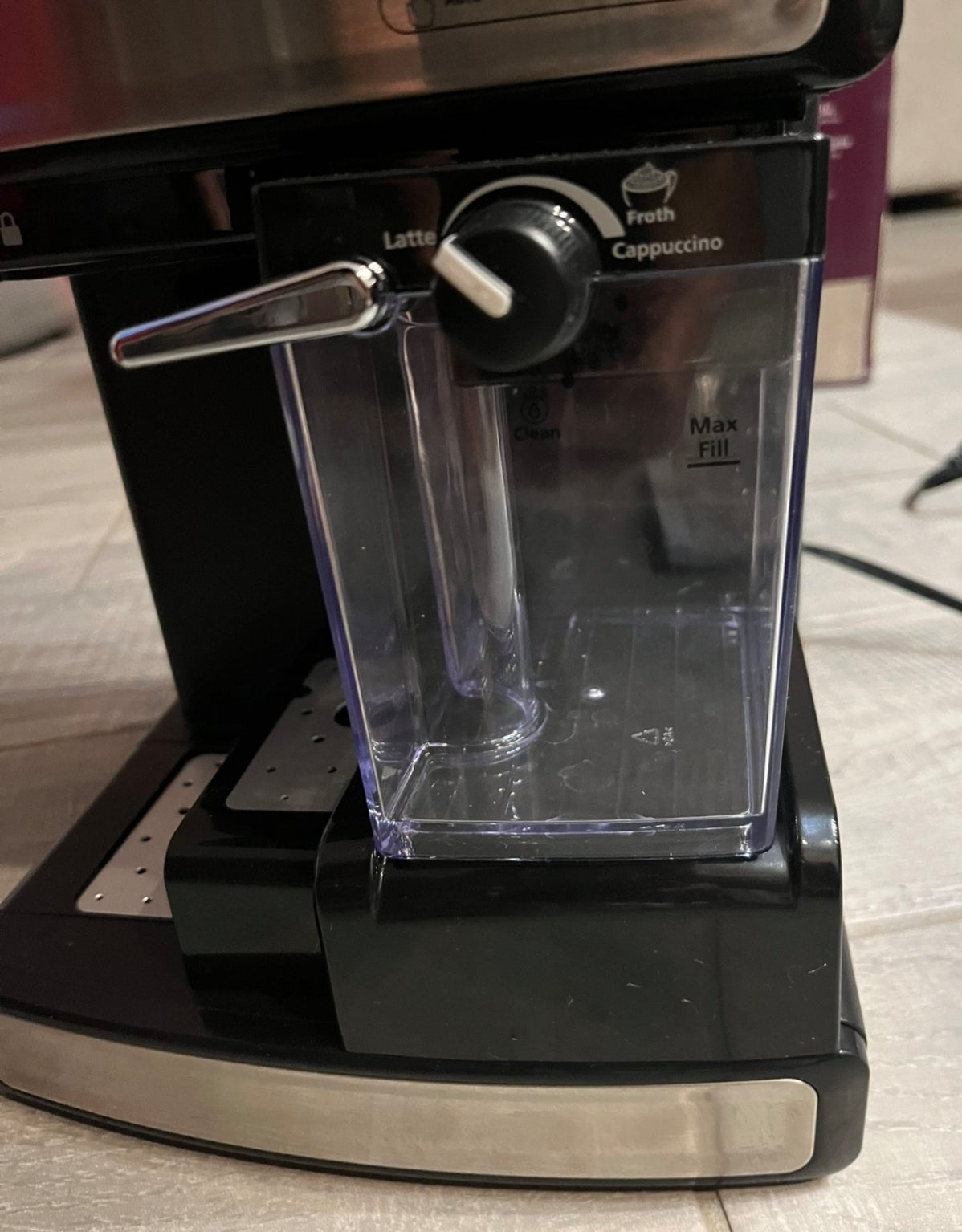 Mr. Coffeeエスプレッソ＆カプチーノマシン、ステンレス製、プログラム可能コーヒーメーカー、自動ミルク泡立て器付き、15気圧ポンプ、家庭用に最適、中古品