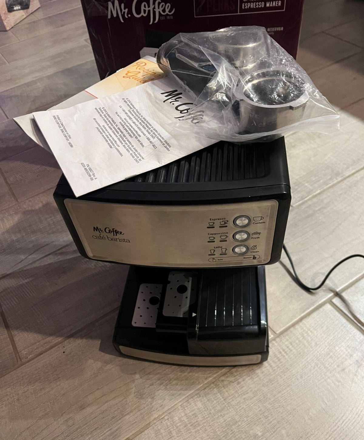 Mr. Coffeeエスプレッソ＆カプチーノマシン、ステンレス製、プログラム可能コーヒーメーカー、自動ミルク泡立て器付き、15気圧ポンプ、家庭用に最適、中古品