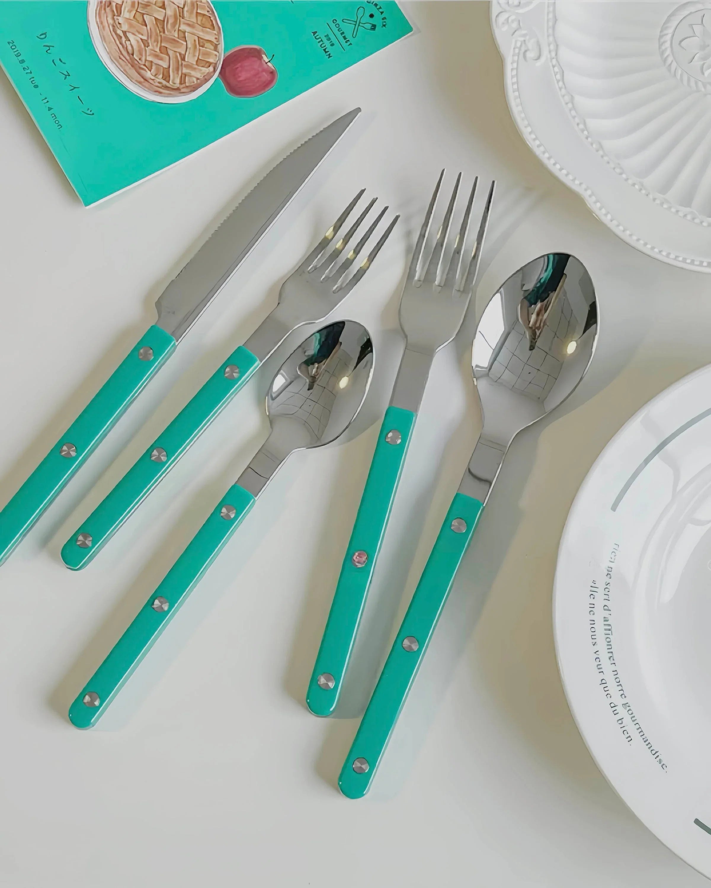 10-teiliges modernes französisches Besteckset mit Nieten – Essbesteck im Bistrot-Stil